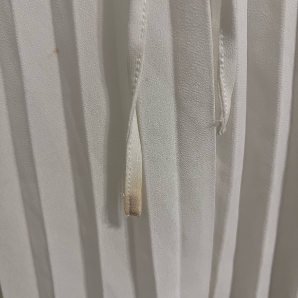 H&M cream pleated flowy blouse - Picture 8 of 11